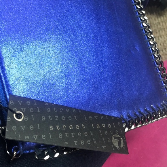 Metallic Blue w/Chain Edge Crossbody/Clutch-Boutique-NWT - Picture 7 of 10